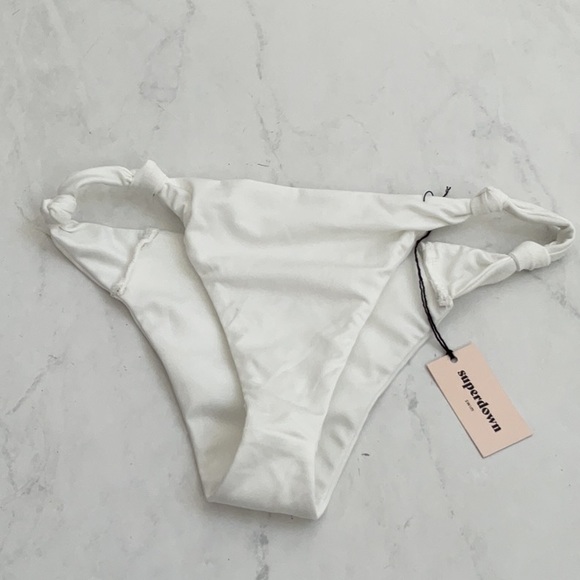 Superdown x chantel jeffries catherine bikini bottom, Size: S - Picture 4 of 6